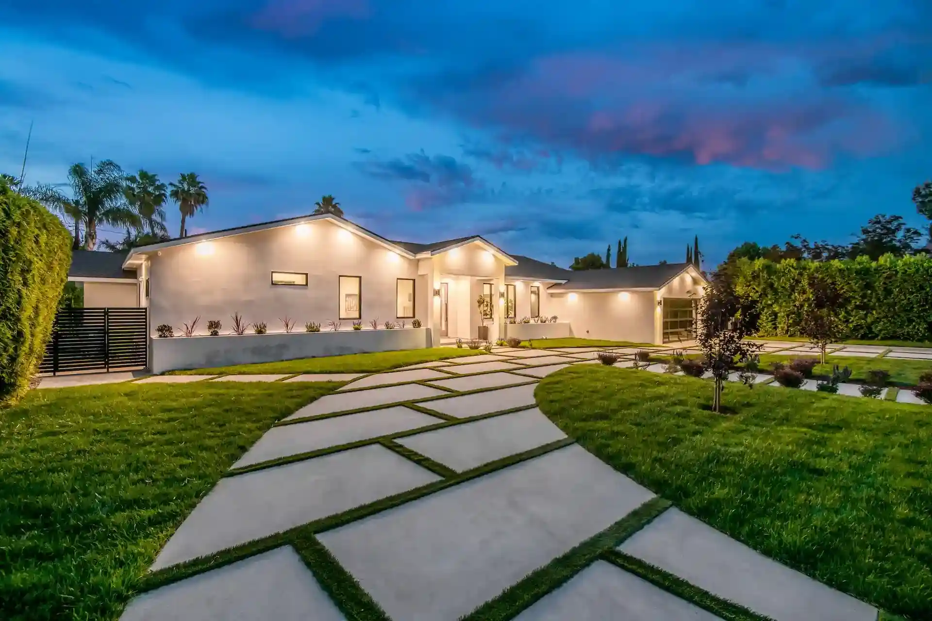 modern-new-construction-home-in-los-angeles-at-sunset